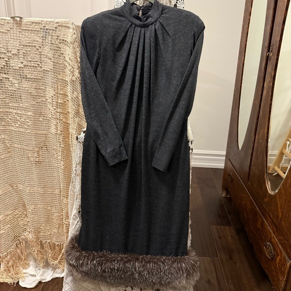 Victor Costa wool dress with fox fur trim - Picture 2 of 10
